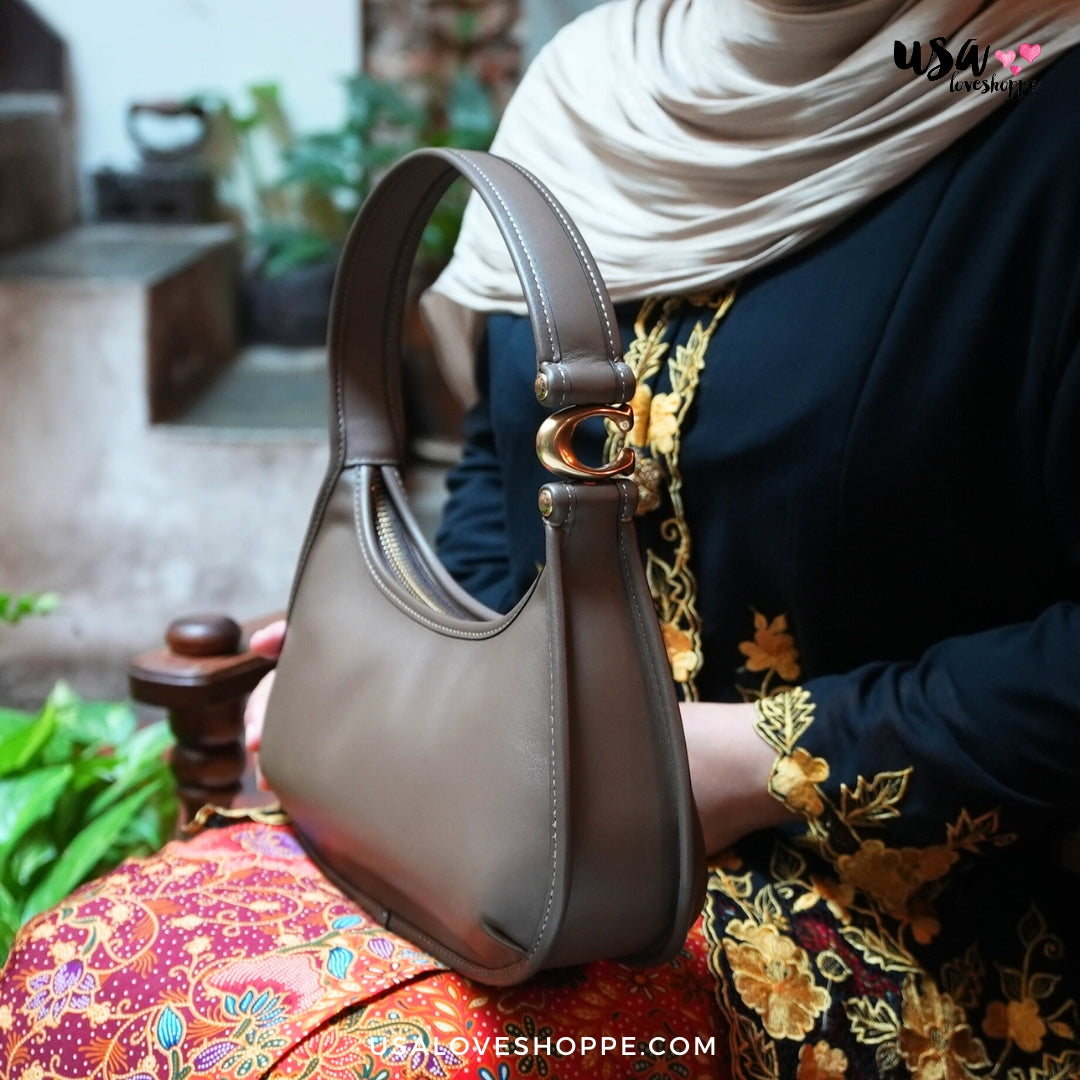 Discover Timeless Style with the Coach Eve Shoulder Bag