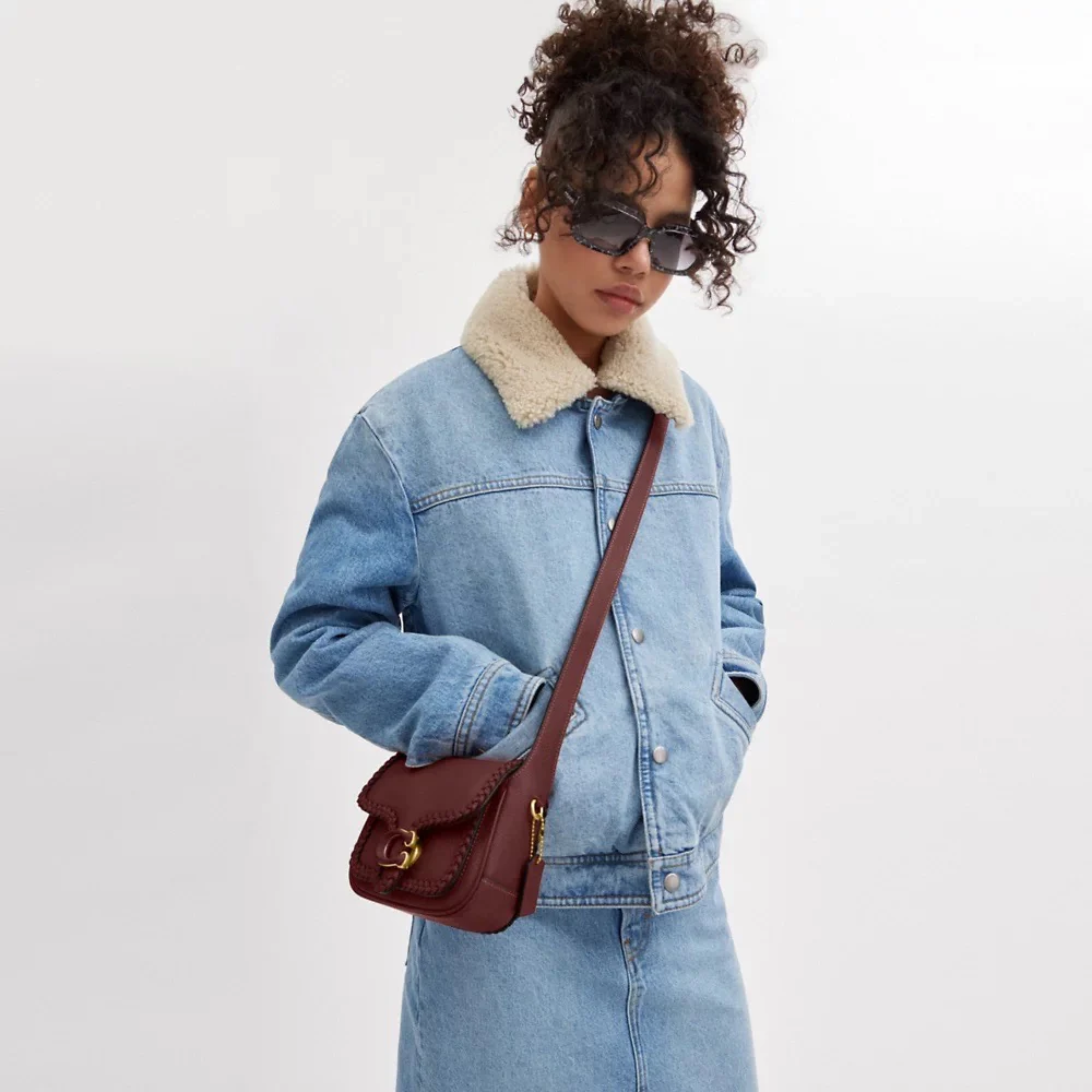 🍷 COACH Tabby Messenger 19 With Braid in Wine – Small Bag, Big Statement