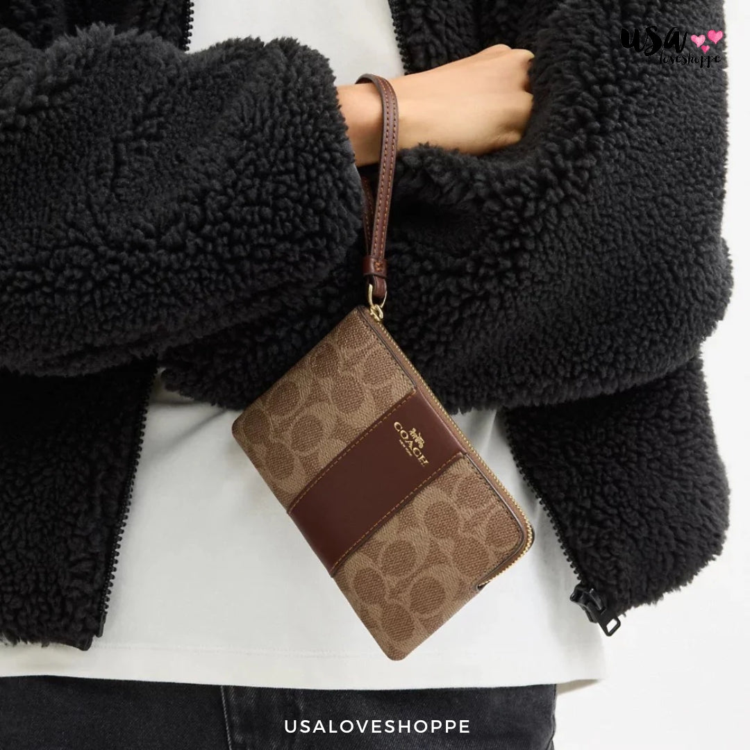 Get Glam with the Coach Corner Zip Wristlet – Your Perfect Luxury Companion at an Unbeatable Price!