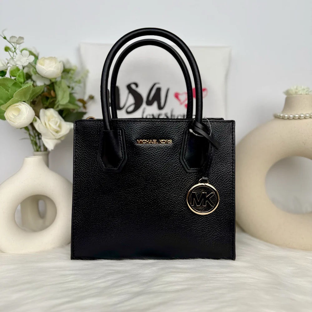 Elevate Your Style: The Michael Kors Mercer Medium Messenger in Black (GHW) – Unbeatable Luxury at Unmatched Prices