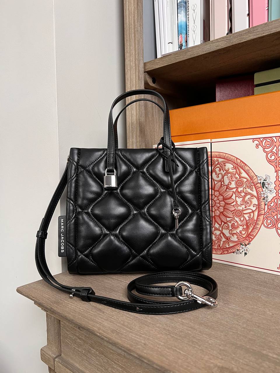 MJ Quilted Leather Mini Grind Tote Bag in Black (H047L01RE22-001)