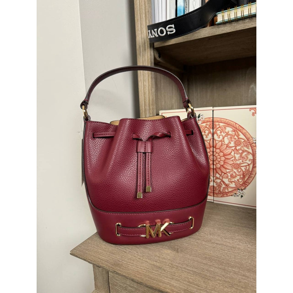 Michael kors hotsell logo bucket bag