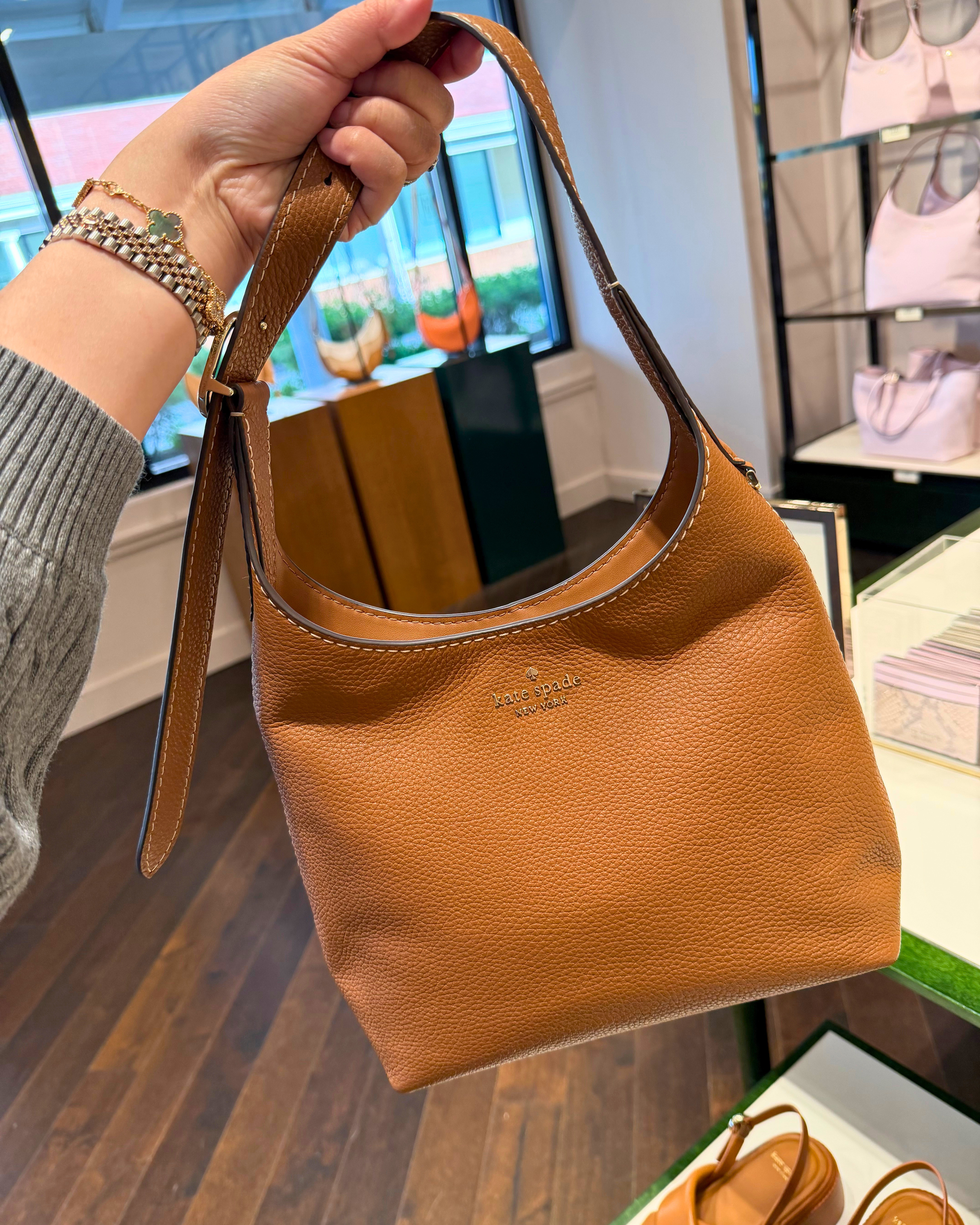Why Buying from a Branded Fashion Outlet Matters