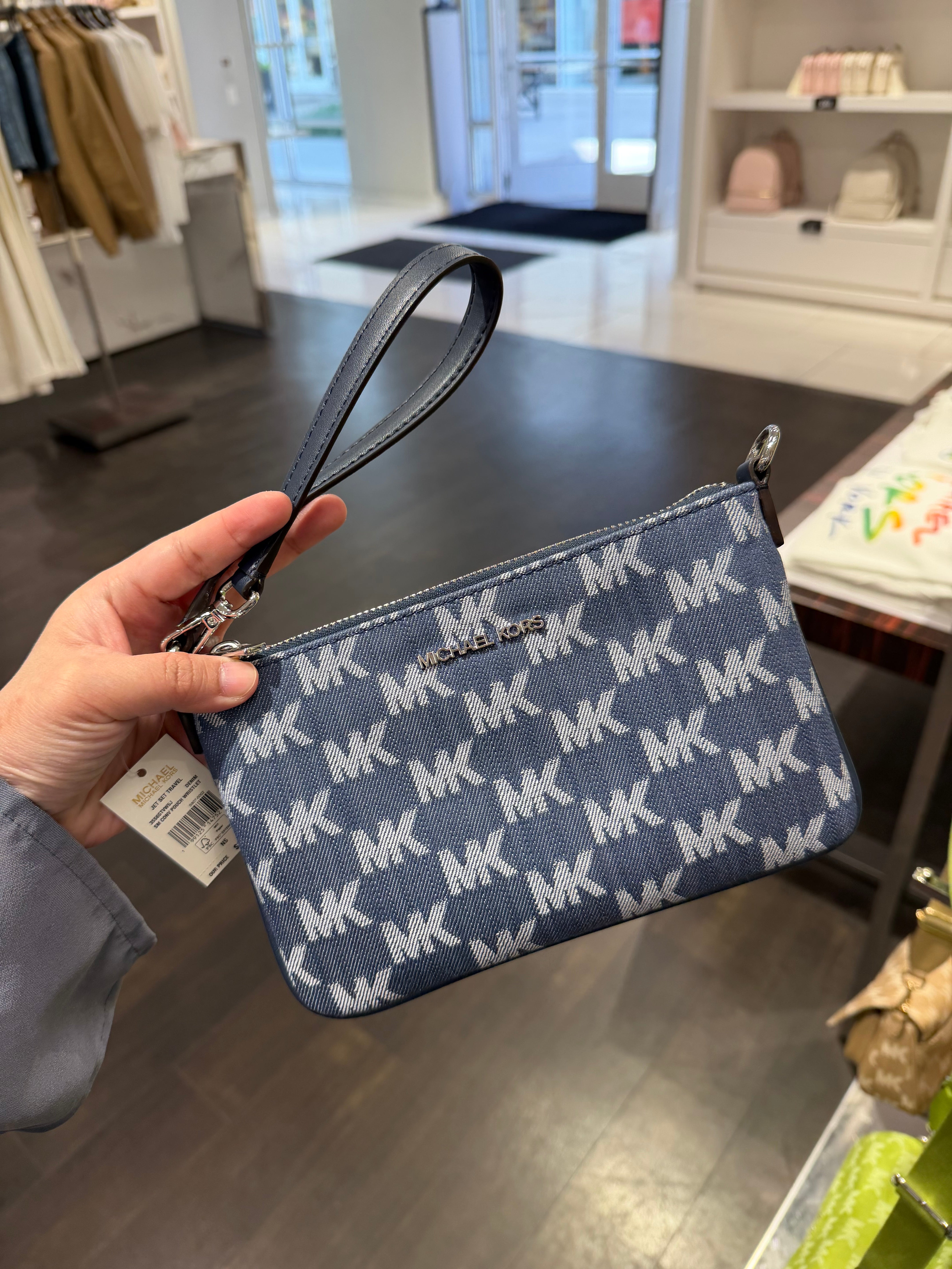 Why Buying from a Branded Fashion Outlet Matters