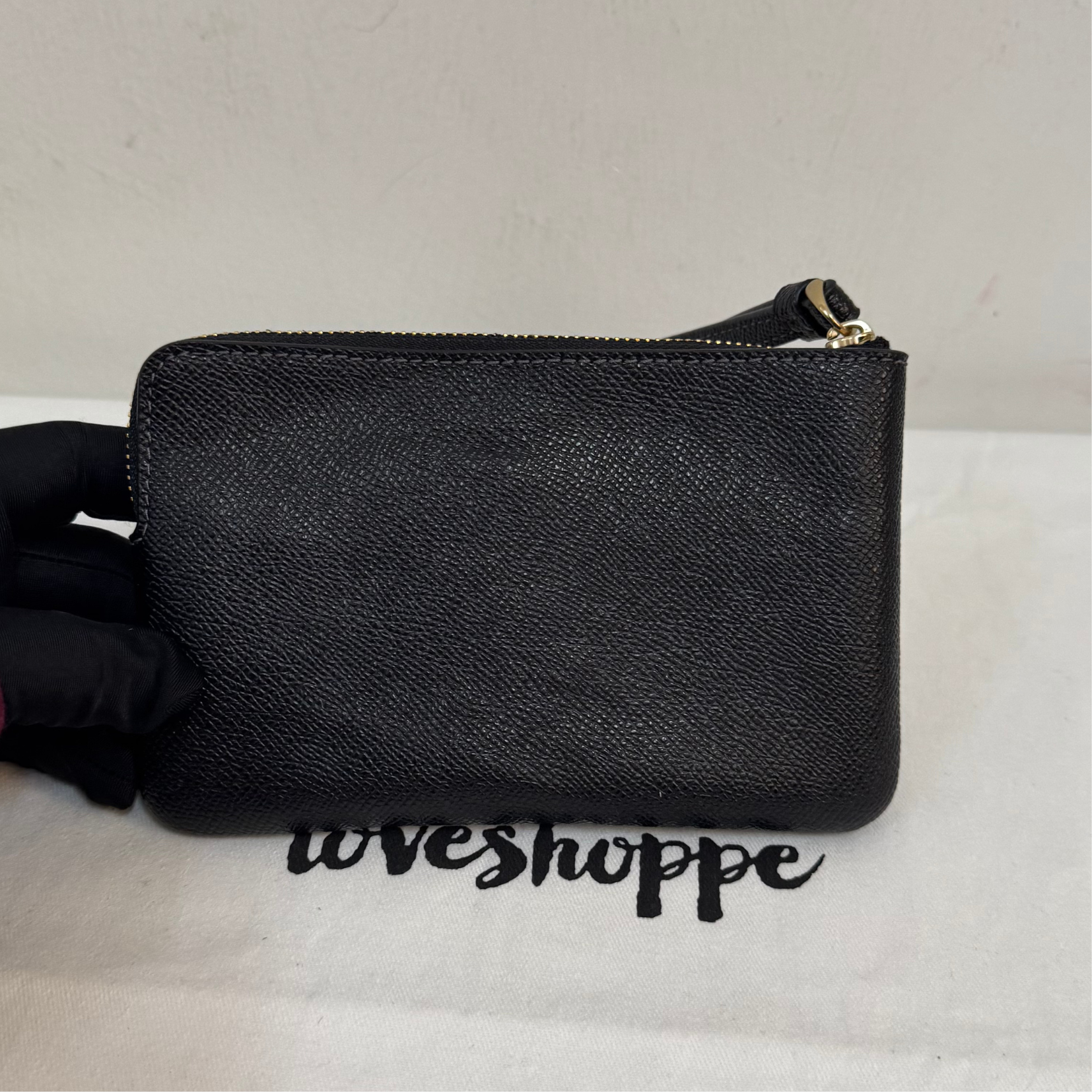 [AUCTION][READY STOCK MY] COACH Crossgrain Leather Corner Zip Wristlet in Black (CV396)