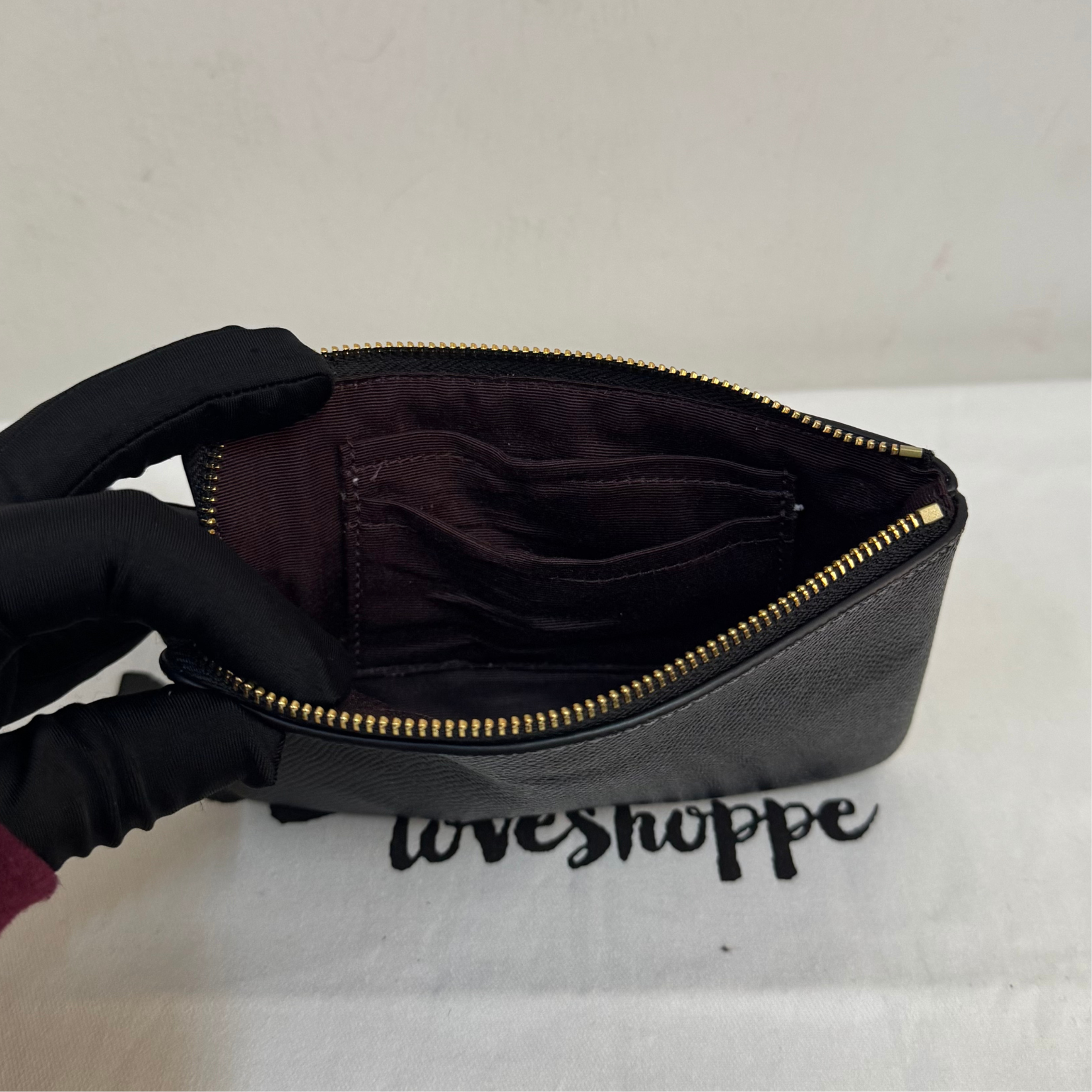 [AUCTION][READY STOCK MY] COACH Crossgrain Leather Corner Zip Wristlet in Black (CV396)