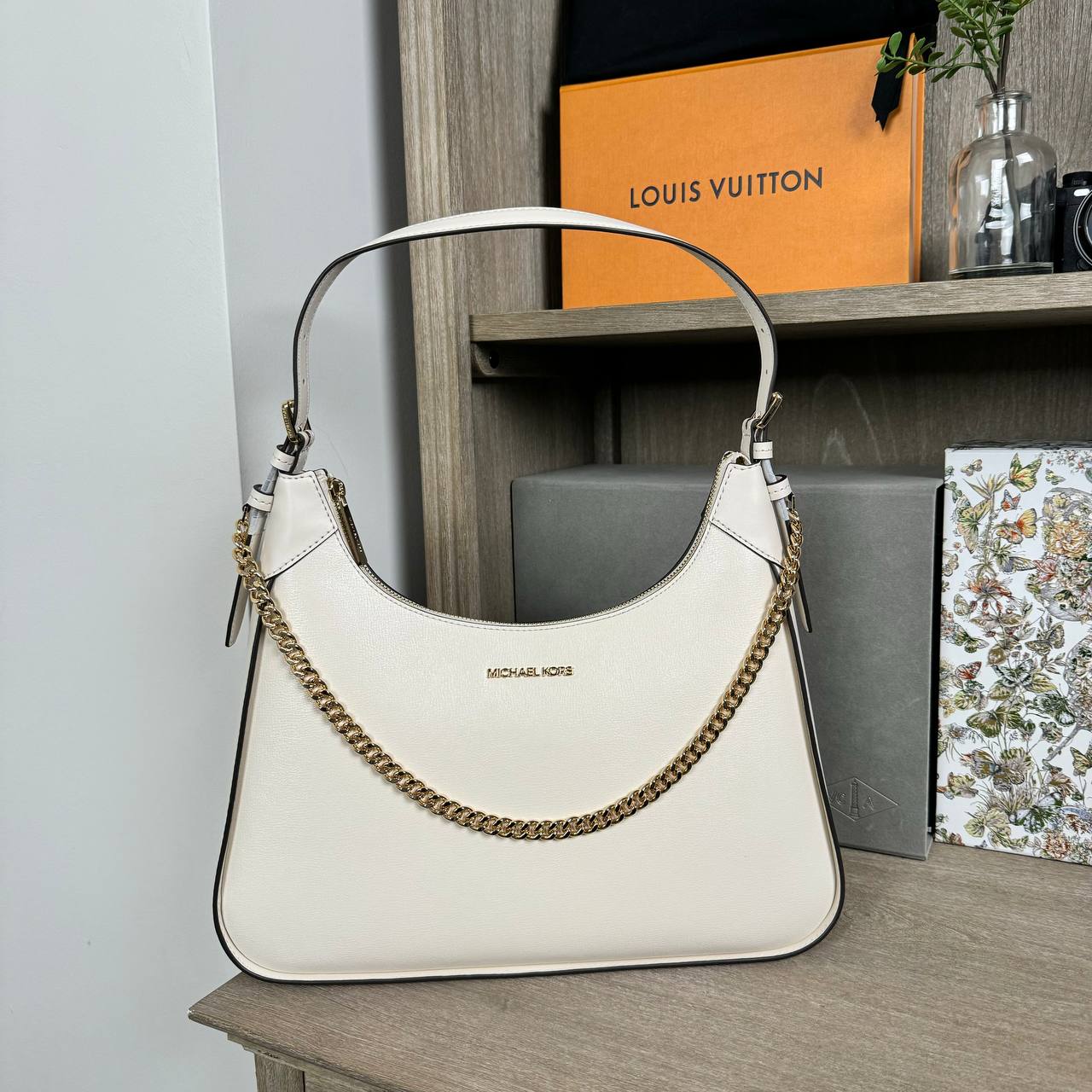 [INCOMING ETA END MARCH 2024] Michael Kors Wilma Large Chain Shoulder Bag in Light Cream (35H3G3WL3L)