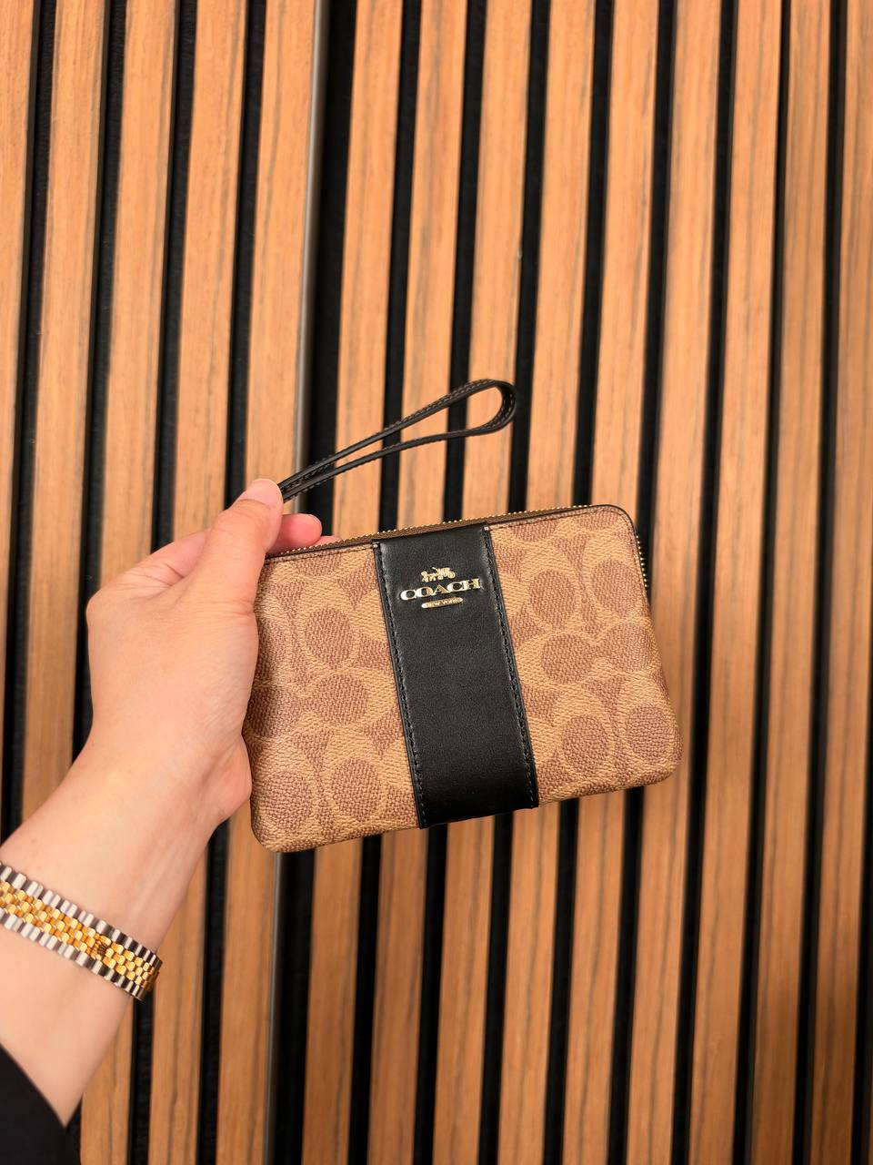 [READY STOCK MY] COACH Corner Zip Wristlet In Signature Canvas With Stripe in Tan/Black (CW854)