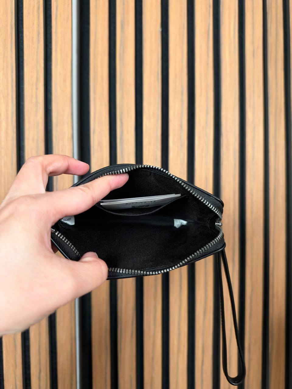 [READY STOCK MY] COACH Corner Zip Wristlet In Signature Canvas With Stripe In Charcoal Black (CW854)