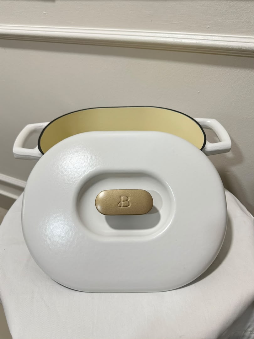 [READY STOCK MY] Beautiful 6 Qt Enameled Cast Iron Dutch Oven Created by Drew Barrymore in White