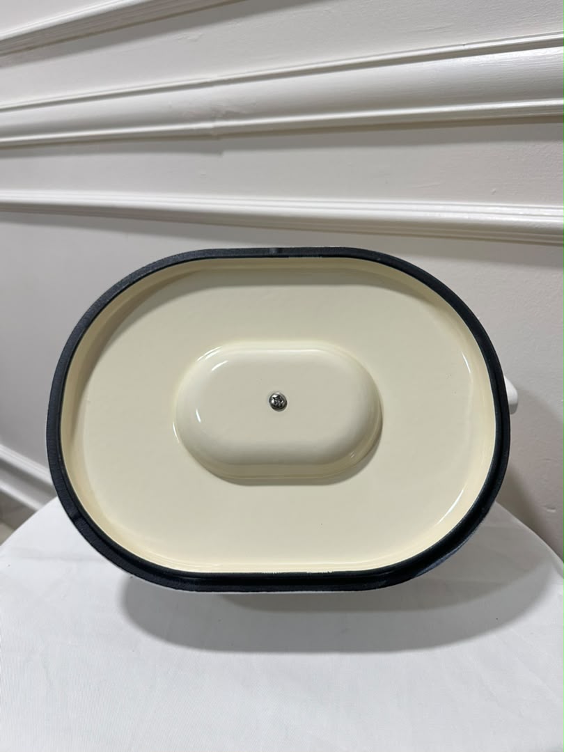 [READY STOCK MY] Beautiful 6 Qt Enameled Cast Iron Dutch Oven Created by Drew Barrymore in White