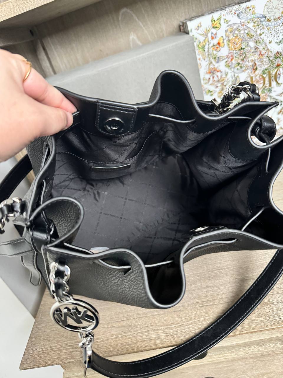 [INCOMING ETA 30 DAYS] Michael Kors Mina Large Belted Chain Inly Shoulder Bag in Black (35H3S4ML3I)