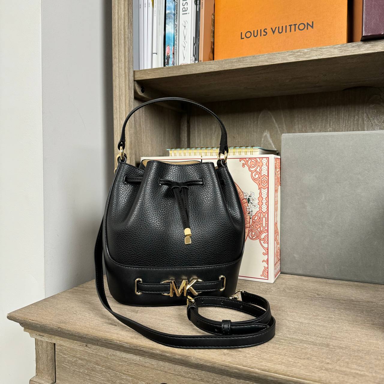 Michael Kors Reed Medium Pebbled Leather Bucket Bag in Black (35S3G6RM8T)