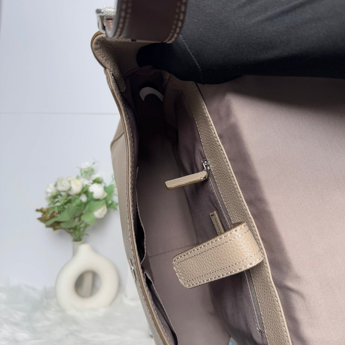 [CLEARANCE] Marc Jacobs Signet Messenger Bag in Greige Multi (H133L01RE21-043)