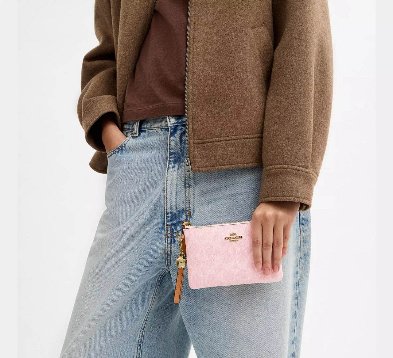 [INCOMING ETA CUBA RAYA] COACH Corner Zip Wristlet In Signature Canvas With Charms in Powder Pink (CEF72)