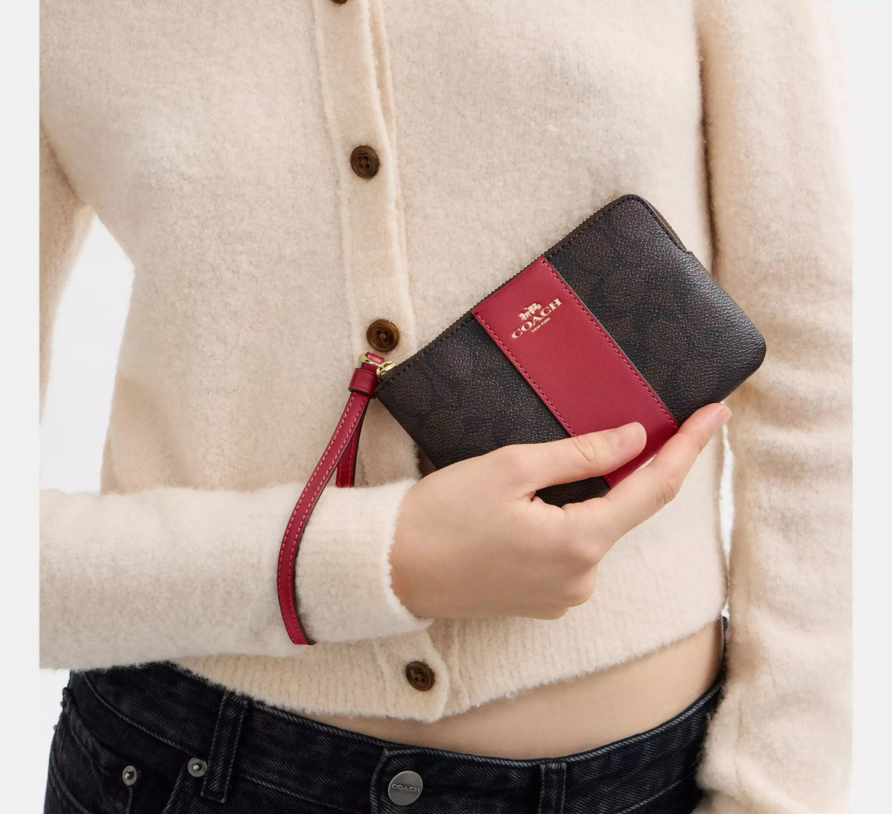 [INCOMING ETA 30 DAYS] COACH Corner Zip Wristlet In Signature Canvas With Stripe in Walnut/True Red (CW854)