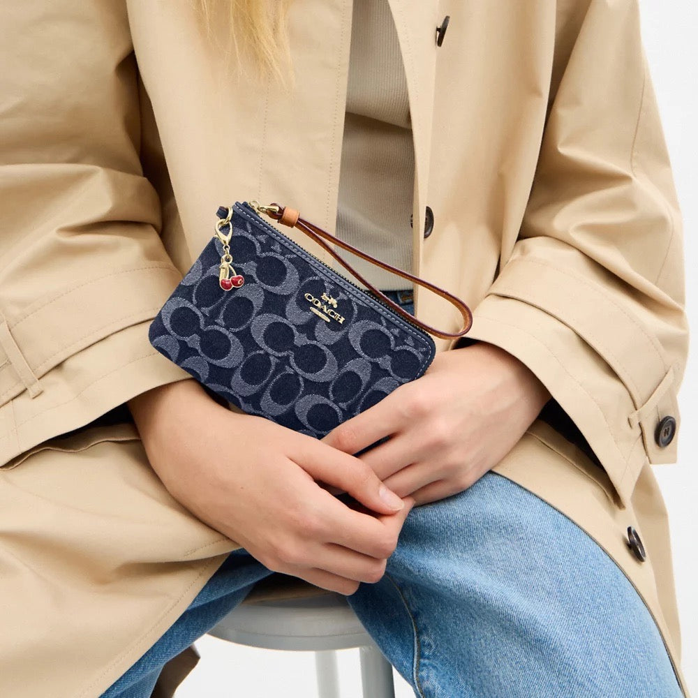 [READY STOCK MY] COACH Corner Zip Wristlet In Signature Denim in Denim/Natural (CZ452)