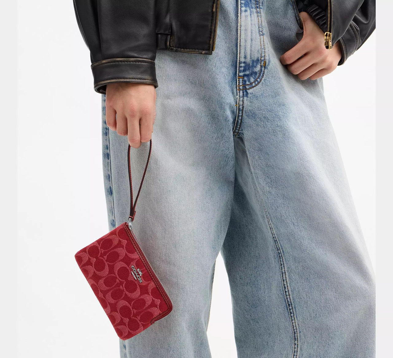[INCOMING ETA 30 DAYS] COACH Corner Zip Wristlet In Signature Denim in True Red (CDF27)