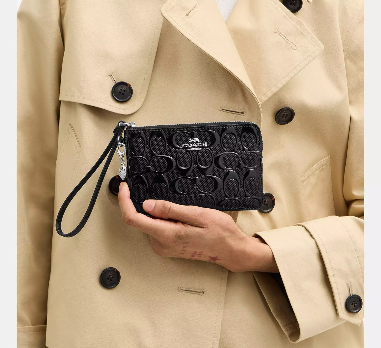 [INCOMING ETA 30 DAYS] COACH Corner Zip Wristlet In Signature Leather With Heart Charm in Black (SHW)(CDY96)