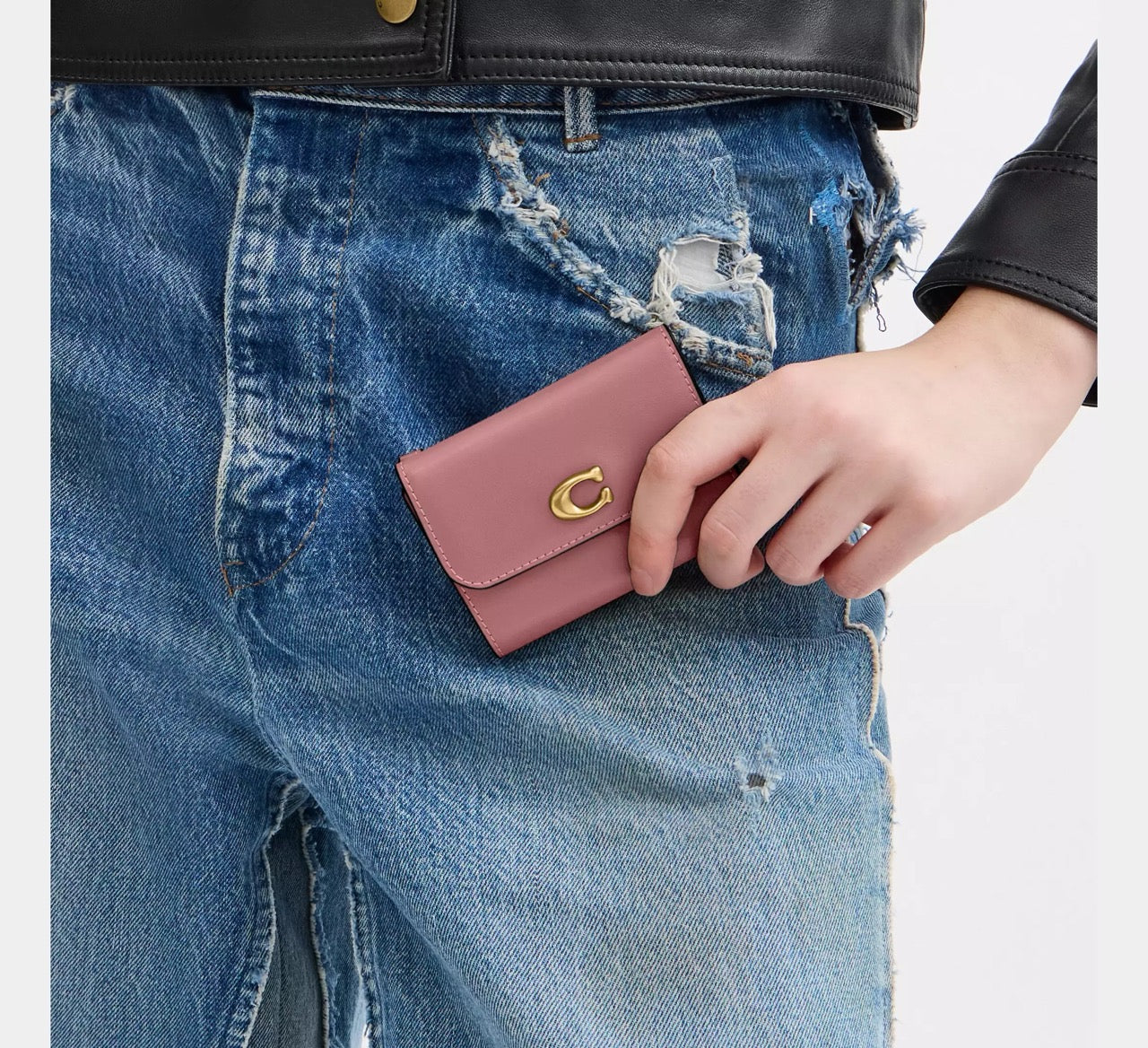 [WEB EXCLUSIVE][INCOMING ETA 30 DAYS] COACH Essential Card Holder Wallet in Peony (CZ111)