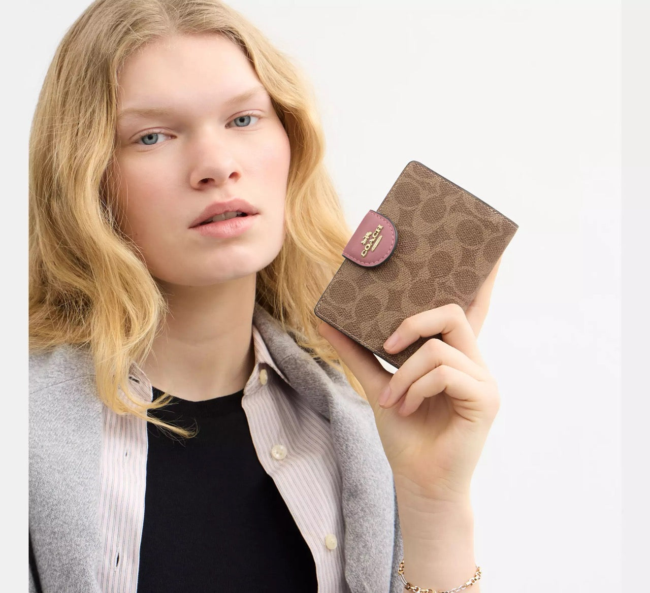 [READY STOCK MY] COACH Medium Corner Zip Wallet In Signature Canvas in Dusty Pink (CW786)