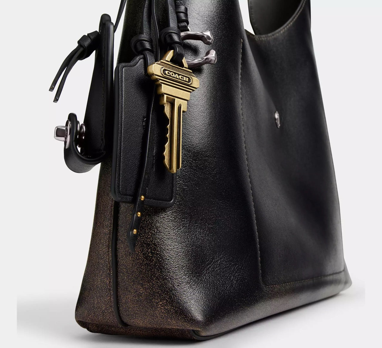 [READY STOCK MY] COACH Brooklyn Shoulder Bag 28 In Loved Leather in Black Brown (CBH44)