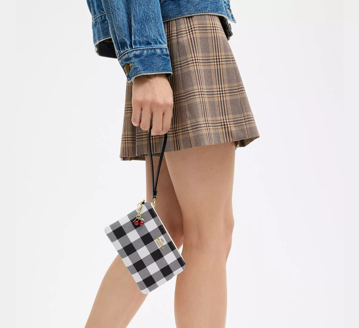 [WEB EXCLUSIVE][READY STOCK MY] Coach Corner Zip Wristlet With Gingham Print And Charm in Black Multi (CEX59)