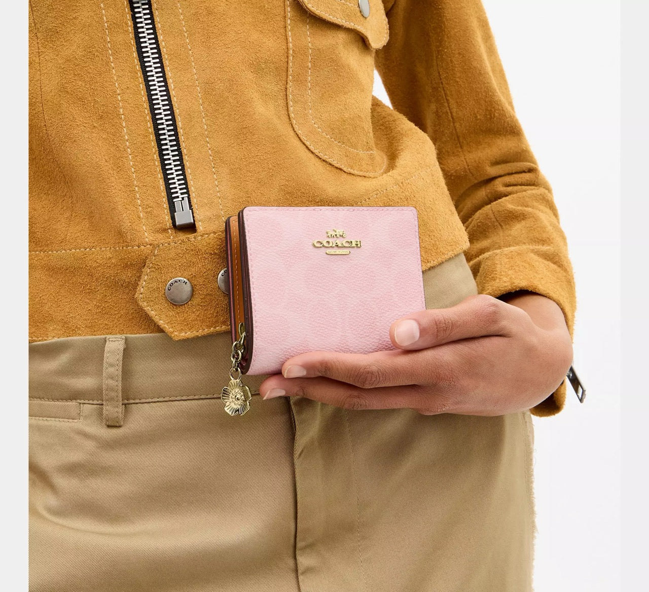 [READY STOCK MY] COACH Snap Wallet In Signature Canvas With Charm in Powder Pink (CEC34)