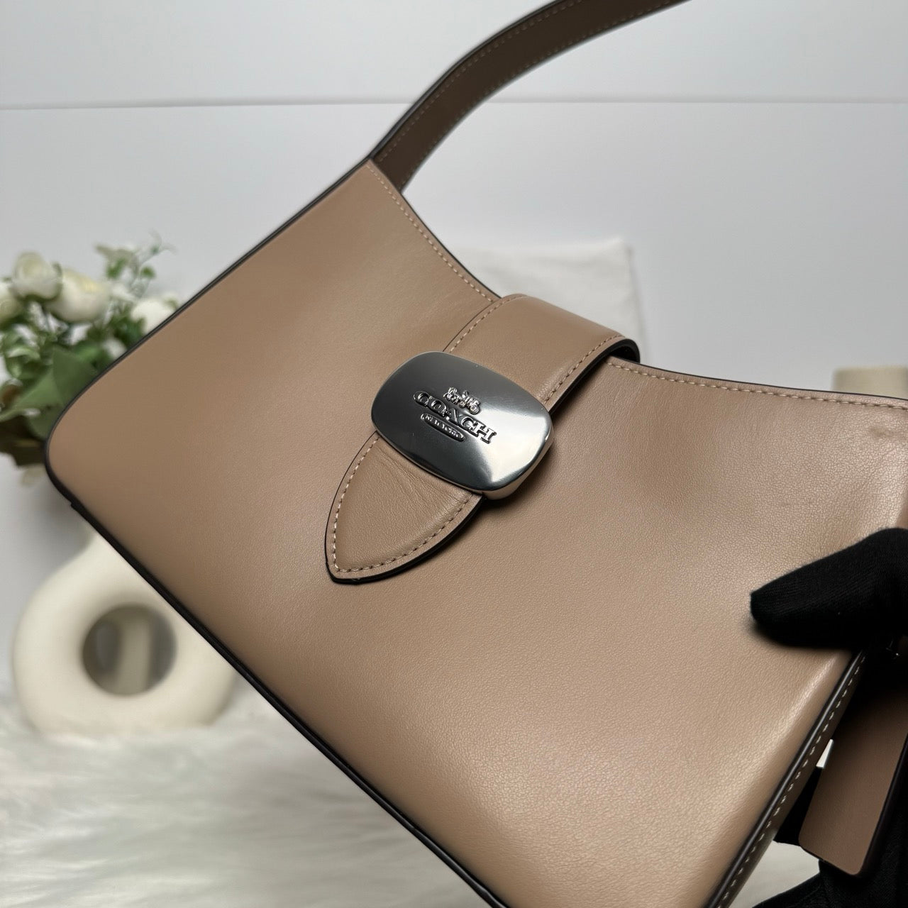 [DEFECT] COACH Eliza Shoulder Bag in Taupe (CP004)