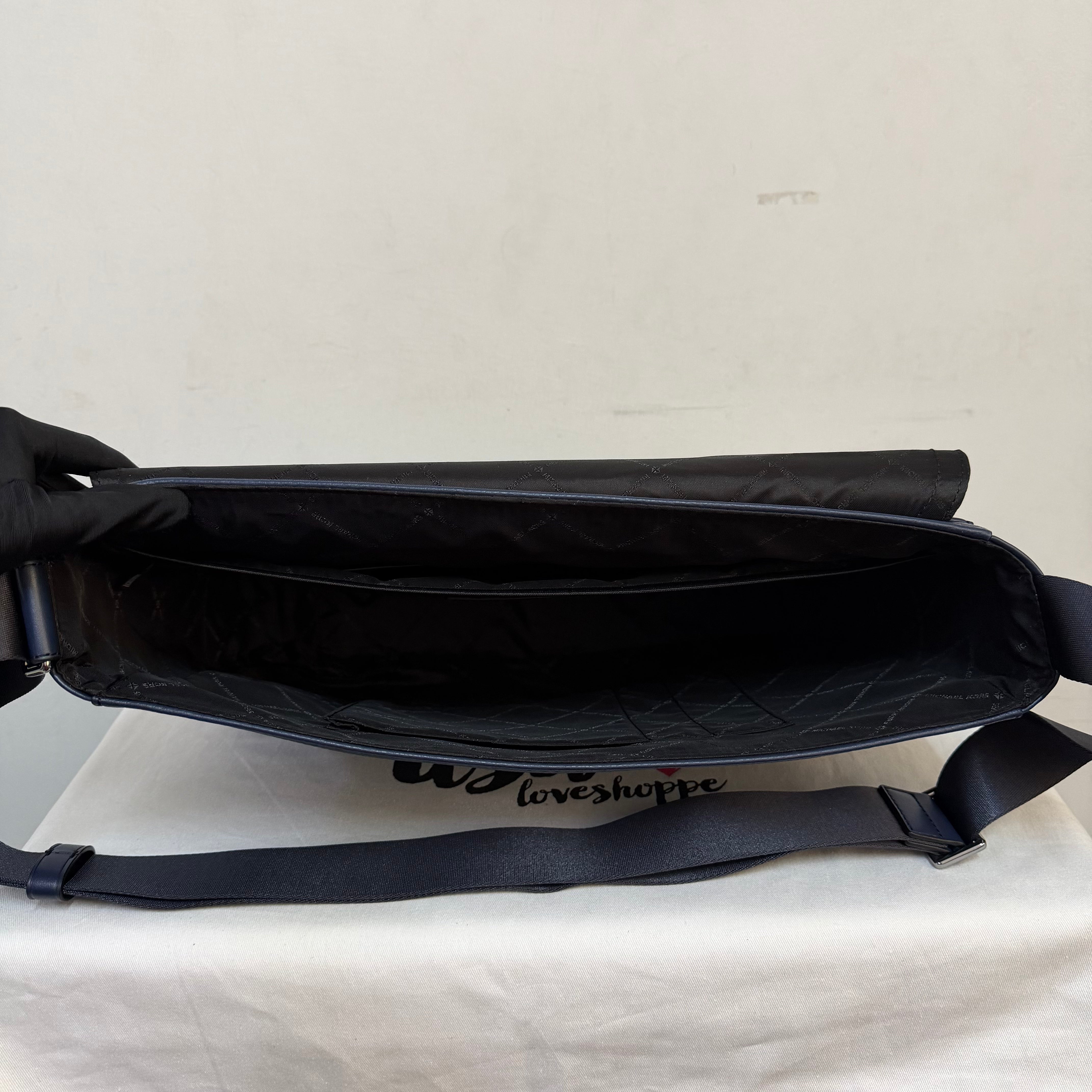 [AUCTION[READY STOCK MY] Michael Kors Men Cooper Messenger Bag in Navy (37H3LCOM2U)