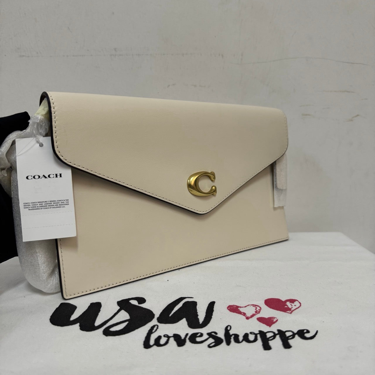 [AUCTION][READY STOCK MY] COACH Essential Clutch in Chalk (CR633)