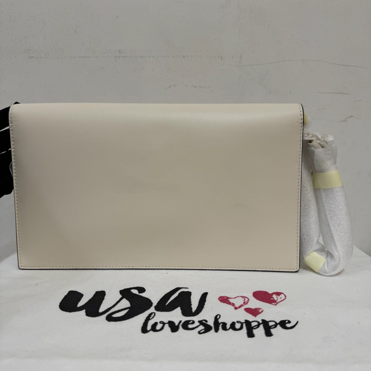 [AUCTION][READY STOCK MY] COACH Essential Clutch in Chalk (CR633)