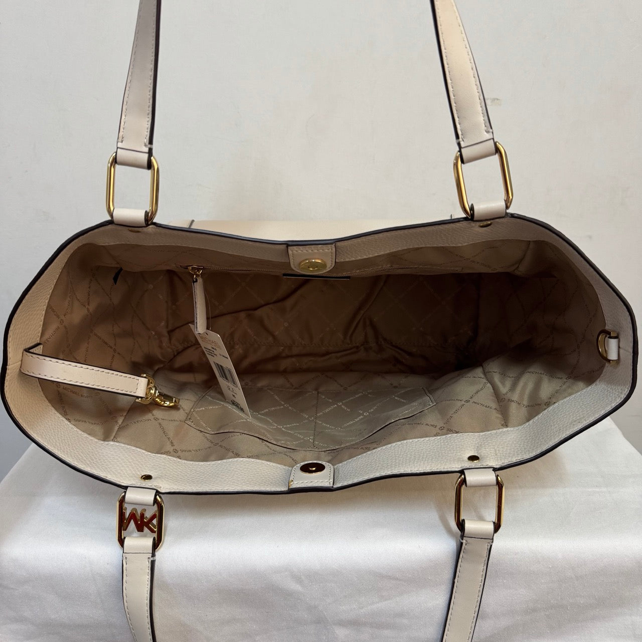 [AUCTION][READY STOCK MY] MICHAEL KORS Arlo Large Pebbled Leather Shoulder Bag in Light Cream (35S3GW7T9L)