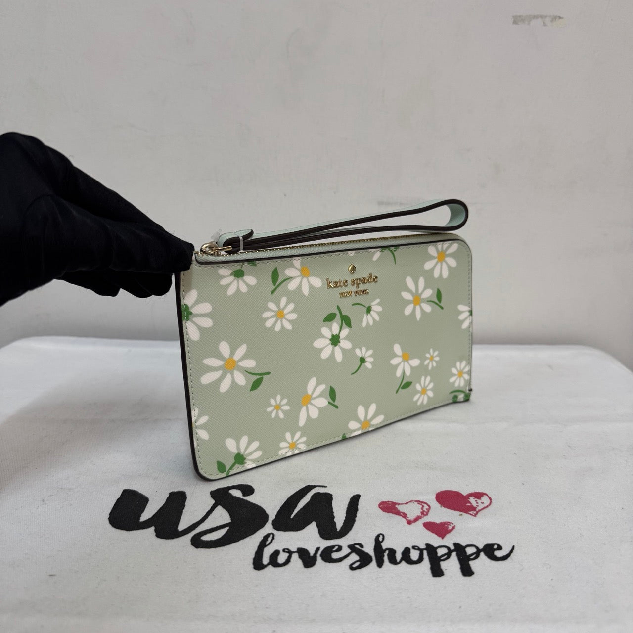 [AUCTION][READY STOCK MY] Kate Spade Lucy Day Tripper Daisy Medium L-Zip Wristlet in Crystal Blue (KH238)