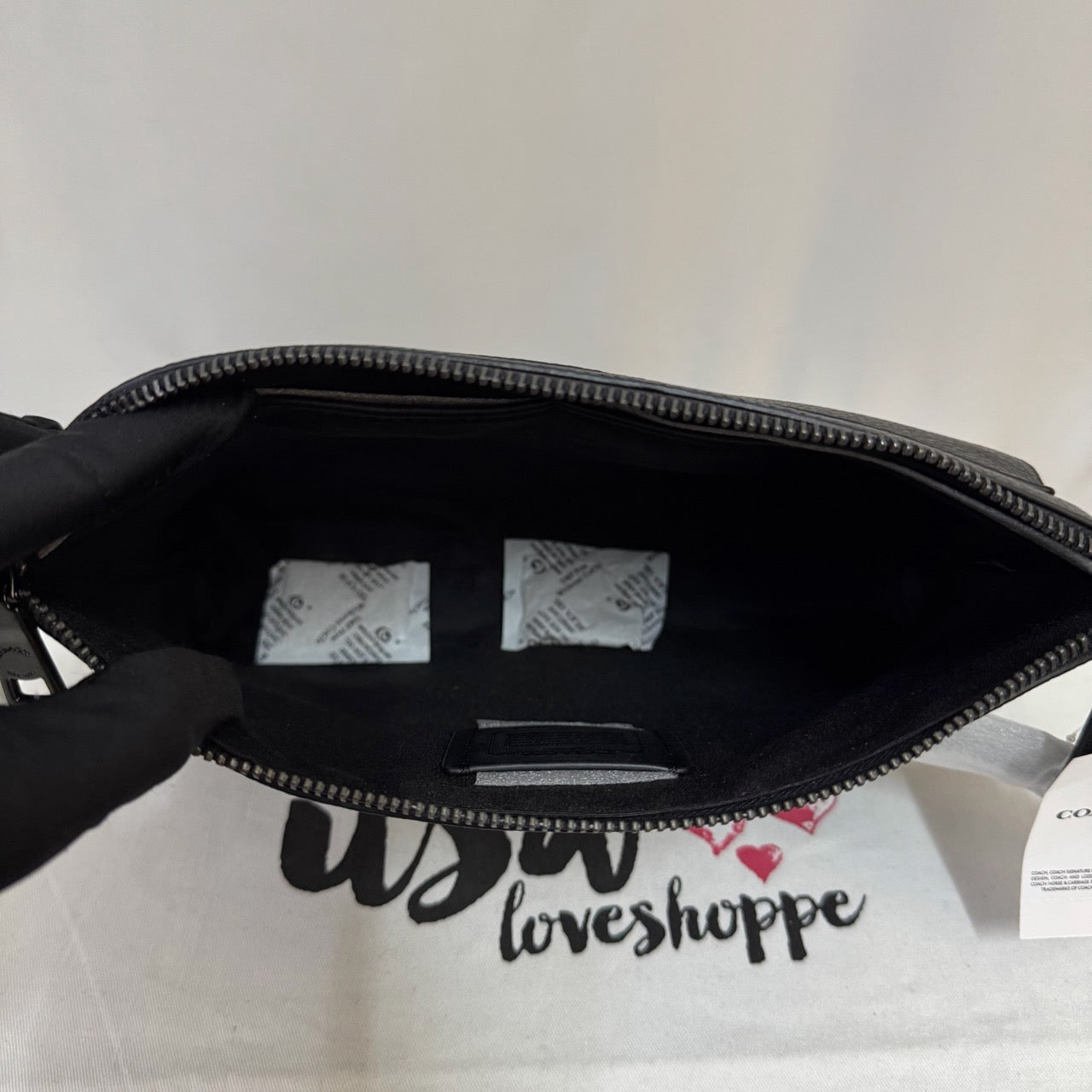 [AUCTION][READY STOCK MY] COACH for Men Carryall Pouch Pebbled Leather in Black (F28614)