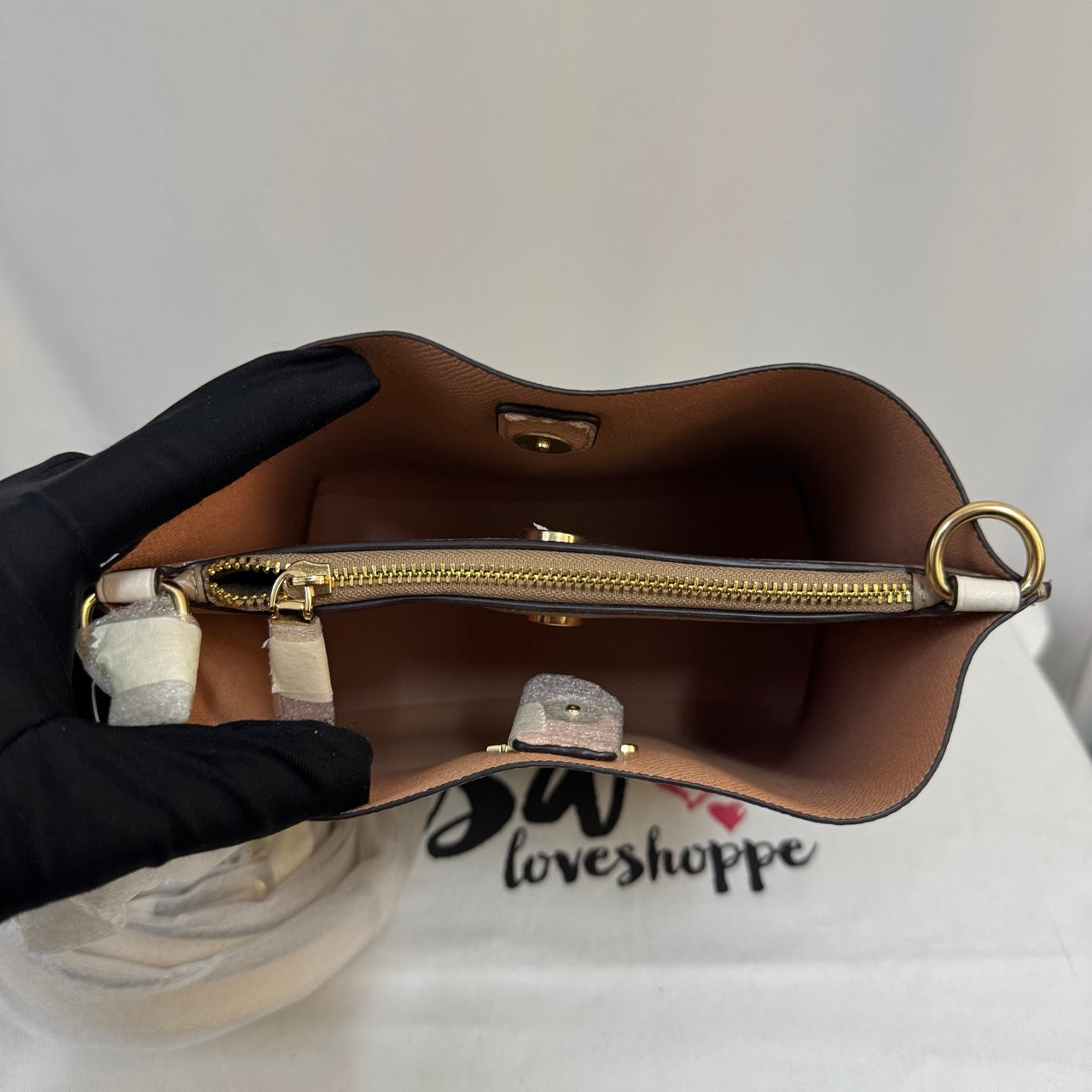 [AUCTION][READY STOCK MY] COACH Mollie Bucket Bag In Signature Canvas in Light Khaki/Chalk (CA561)