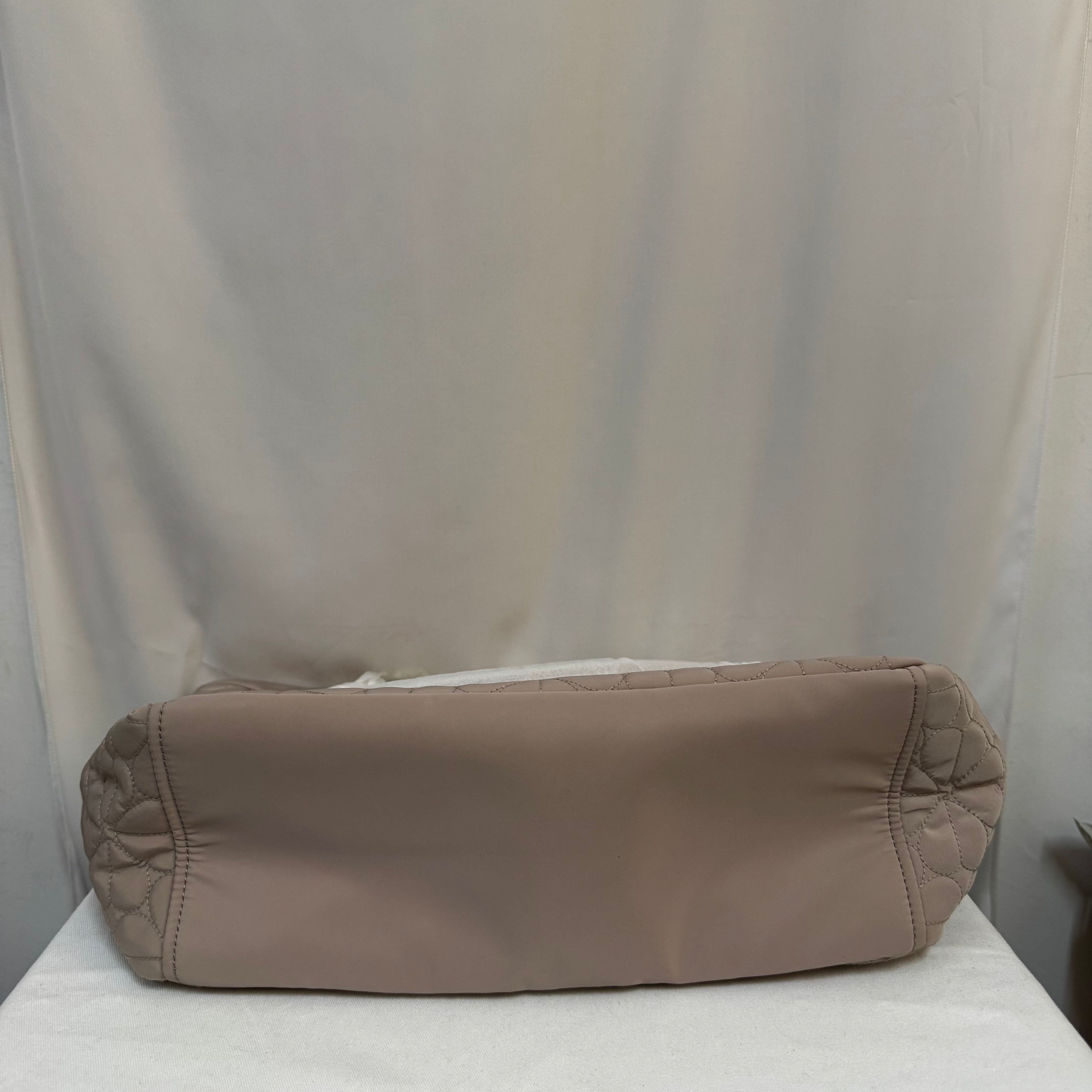 [AUCTION][READY STOCK MY] Kate Spade Flower Quilted Fabric XL Tote in Cozy Grey (KK074)