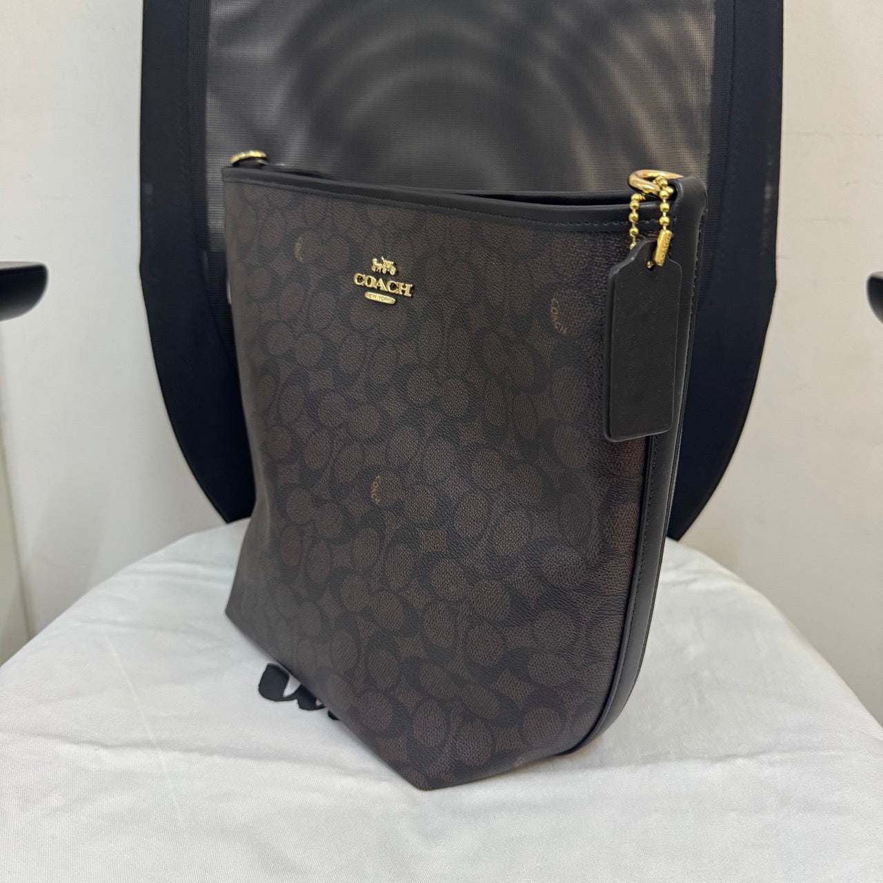 [AUCTION][READY STOCK MY] COACH City Large Bucket Bag In Signature Canvas in Walnut/Black (CT802)