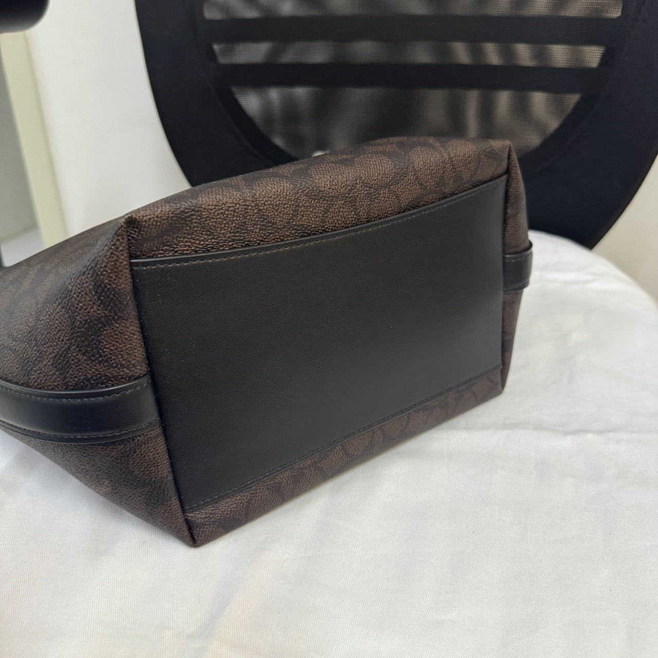 [AUCTION][READY STOCK MY] COACH City Large Bucket Bag In Signature Canvas in Walnut/Black (CT802)