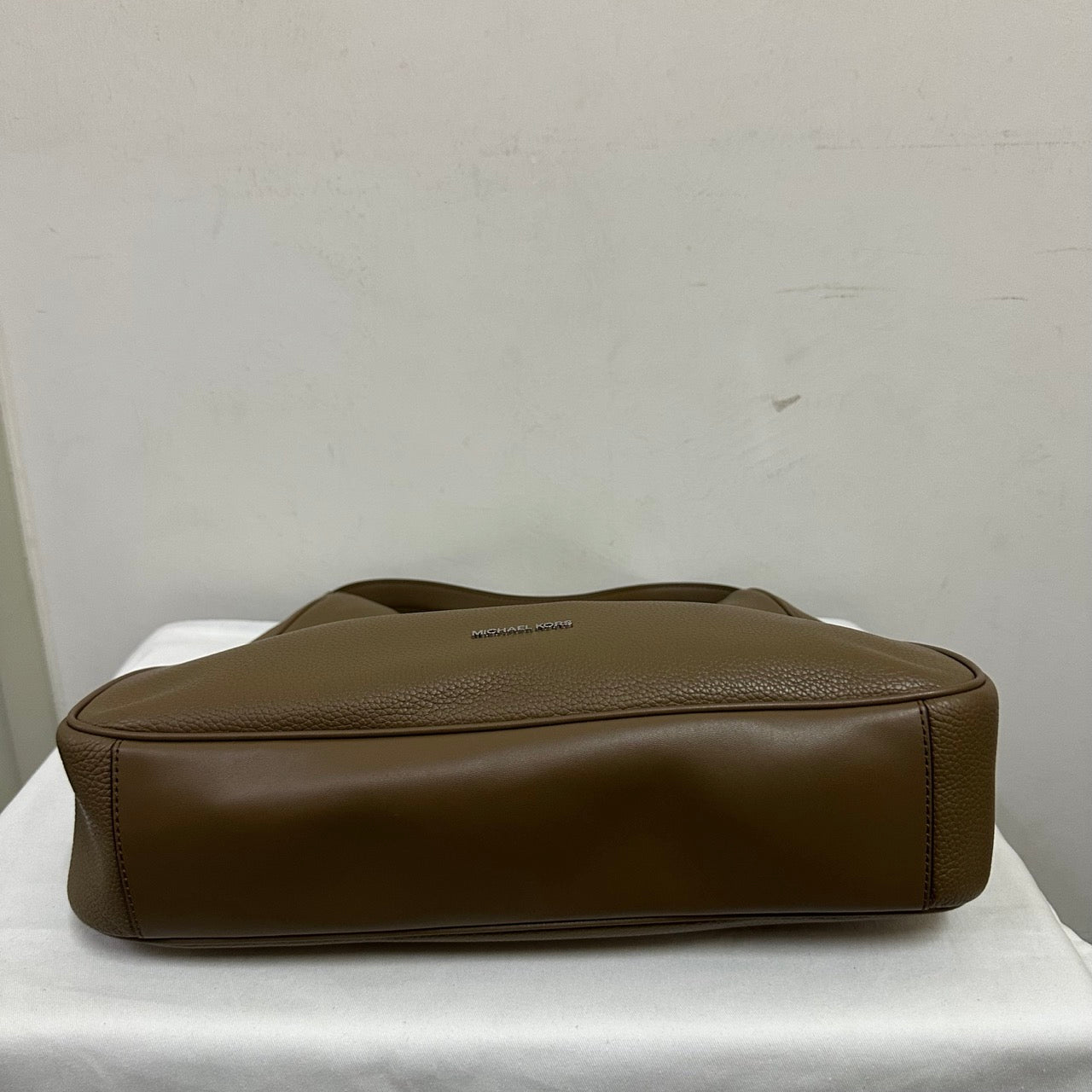 [AUCTION][READY STOCK MY] Michael Kors Nayla Medium Hobo Shoulder in Driftwood (35F5S5ZL6L)