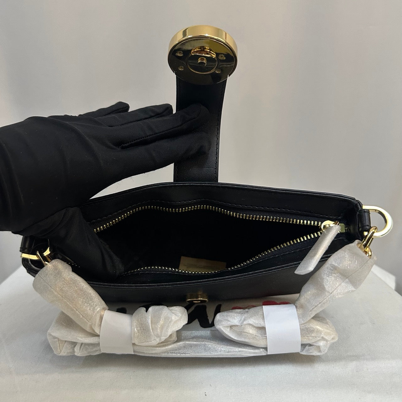[AUCTION][READY STOCK MY] COACH Carmen Small Pouchette in Black (35F2GNMCOL)