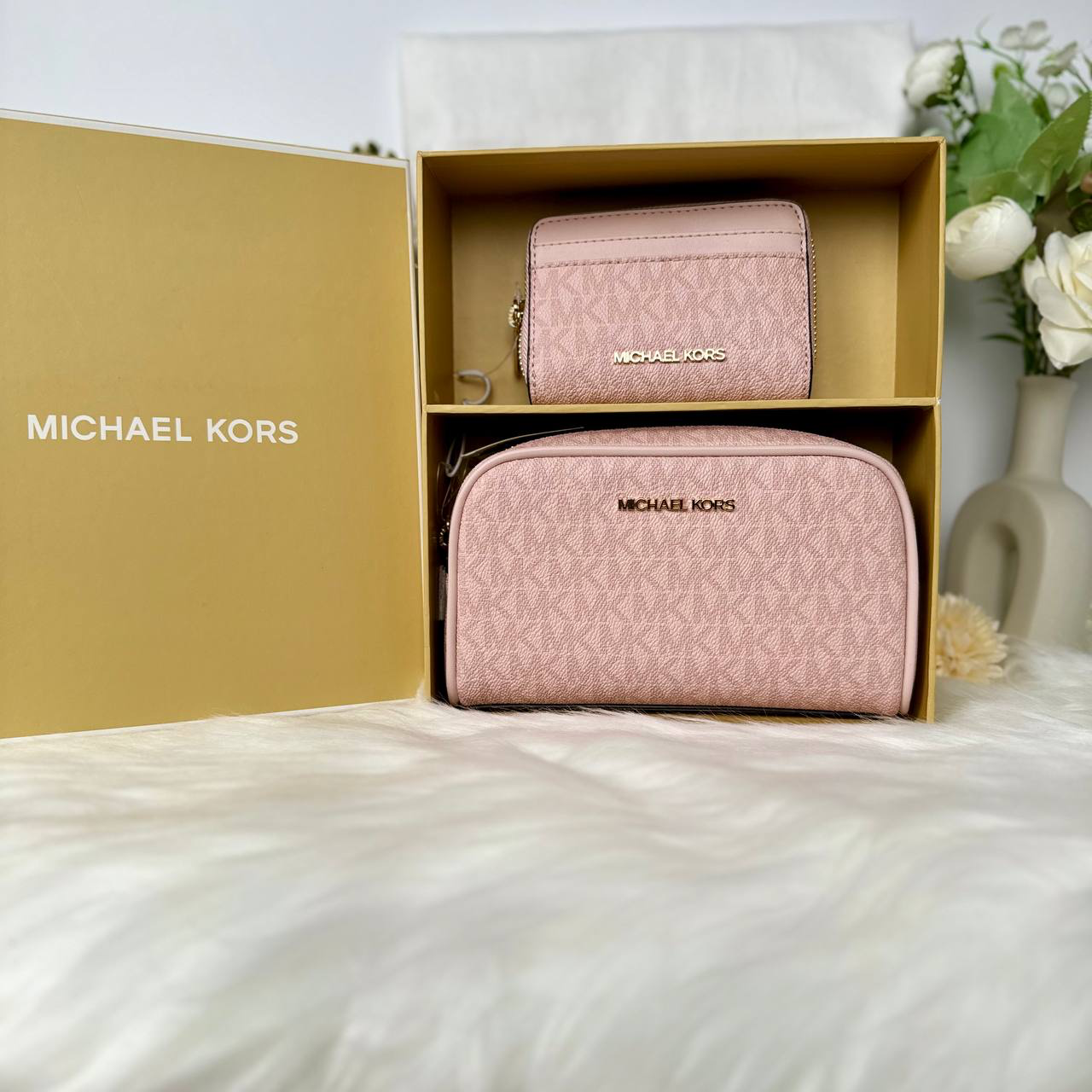 Michael Kors Giftables Boxed Items in Signature Dark Powder Blush (35S2GGZD9B)