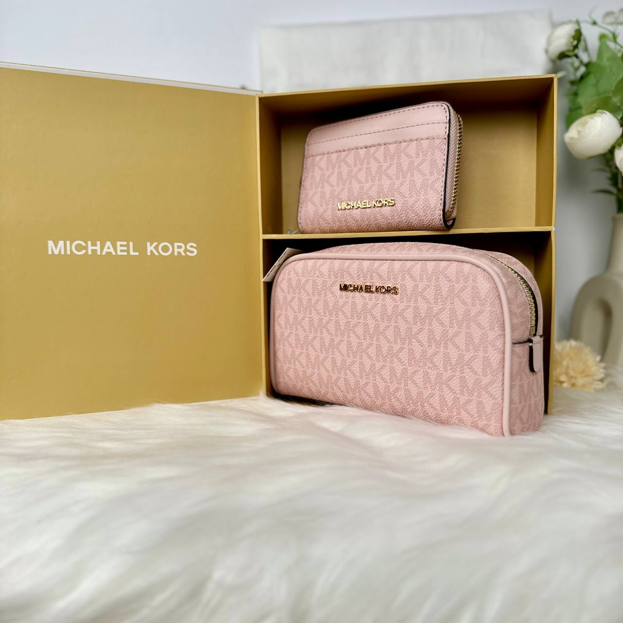 Michael Kors Giftables Boxed Items in Signature Dark Powder Blush (35S2GGZD9B)