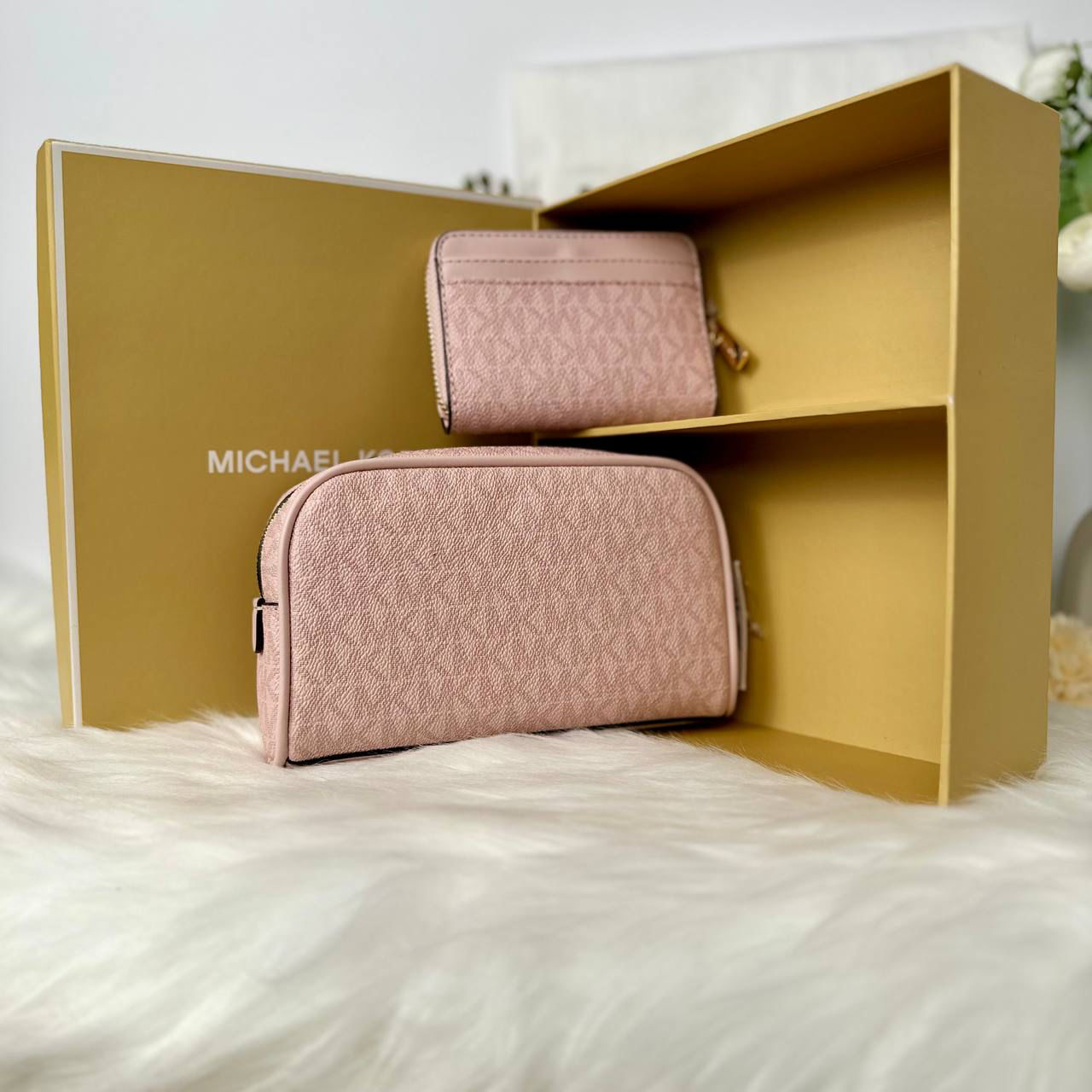 Michael Kors Giftables Boxed Items in Signature Dark Powder Blush (35S2GGZD9B)