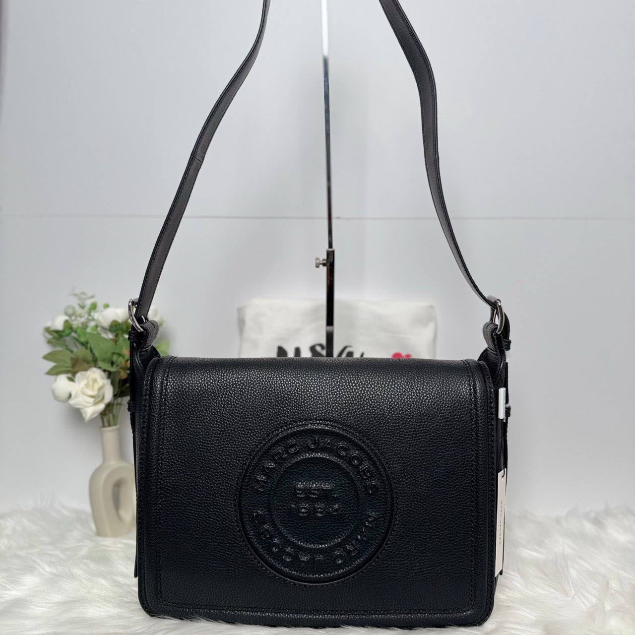 [CLEARANCE] Marc Jacobs Signet Messenger Bag in Black (H133L01RE21-001)