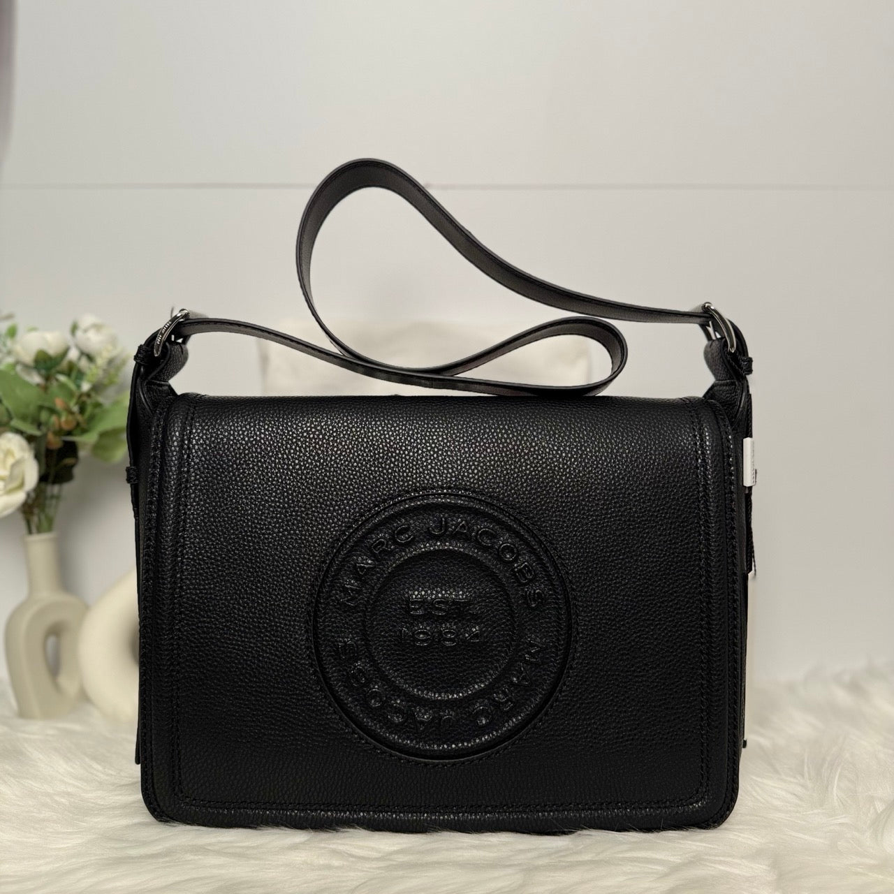 [CLEARANCE] Marc Jacobs Signet Messenger Bag in Black (H133L01RE21-001)