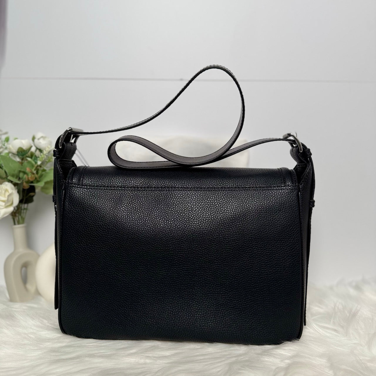 [CLEARANCE] Marc Jacobs Signet Messenger Bag in Black (H133L01RE21-001)