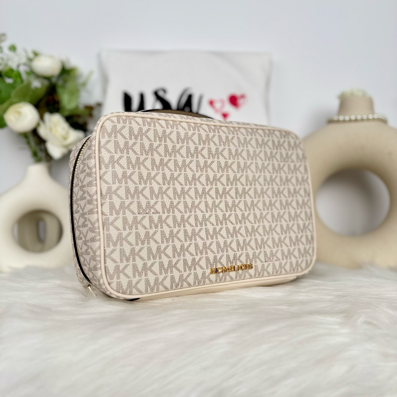 Michael Kors Jet Set Travel Large Hanging Toilettery Case in Signature Light Cream Multi (35H3GTVN9B)