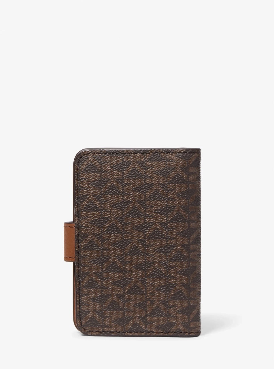 [WEB EXCLUSIVE][INCOMING ETA 30 DAYS] Michael Kors Jet Set Travel Small Signature Logo Billfold Wallet in Signature Brown (35F6GTVF1Y)