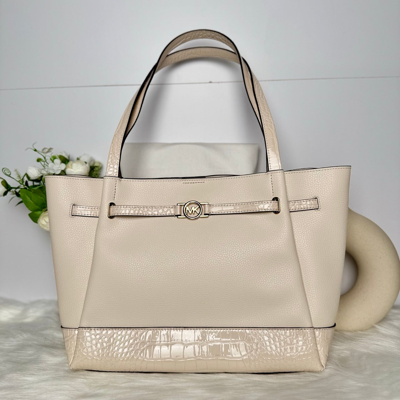 Michael Kors Reed Large Belted Tote in Light Cream (35F4G6RT3A)